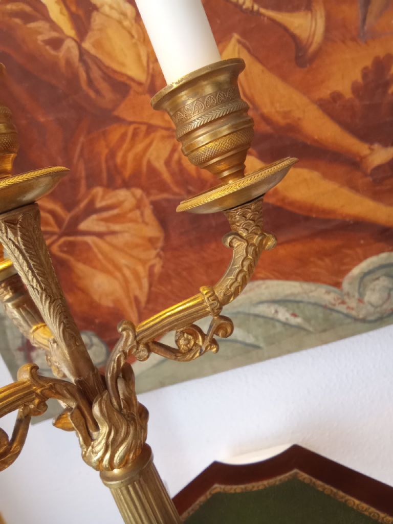 Dos pesados dorados al fuego "IMPERIO GIRANDOLEN" alrededor de 1820 de España, de propiedad noble.