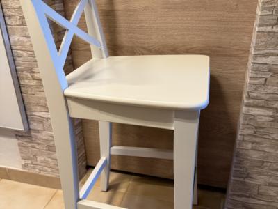 Zwei weiße Barhocker "Rosentrop von IKEA"